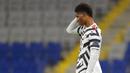 Penyerang Manchester United, Marcus Rashford, tampak kecewa usai ditaklukkan Istanbul Basaksehir pada laga Liga Champions di Stadion Fatih Terim, Kamis (5/11/2021). MU kalah dengan skor 2-1. (AP Photo)