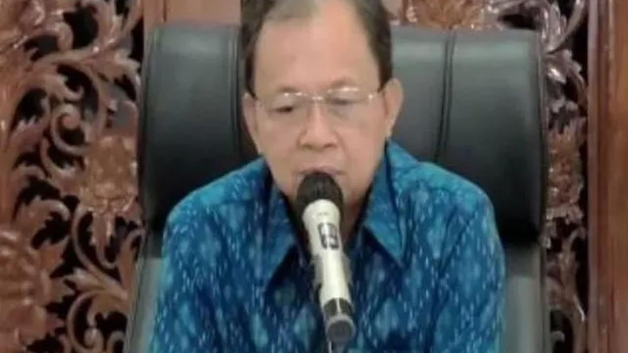 Gubernur Bali, Wayan Koster menyinggung masyarakat Bali yang ribut karena tarif air naik menjadi Rp10.000 per bulan. Padahal, masyarakat mampu beli pulsa Rp200.000 tanpa berpikir 2 kali.