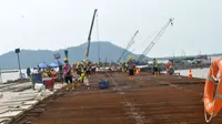 Perkembangan pembangunan sisi laut Terminal Kijing yang berada di Kabupaten Mempawah, Kalimantan Barat.