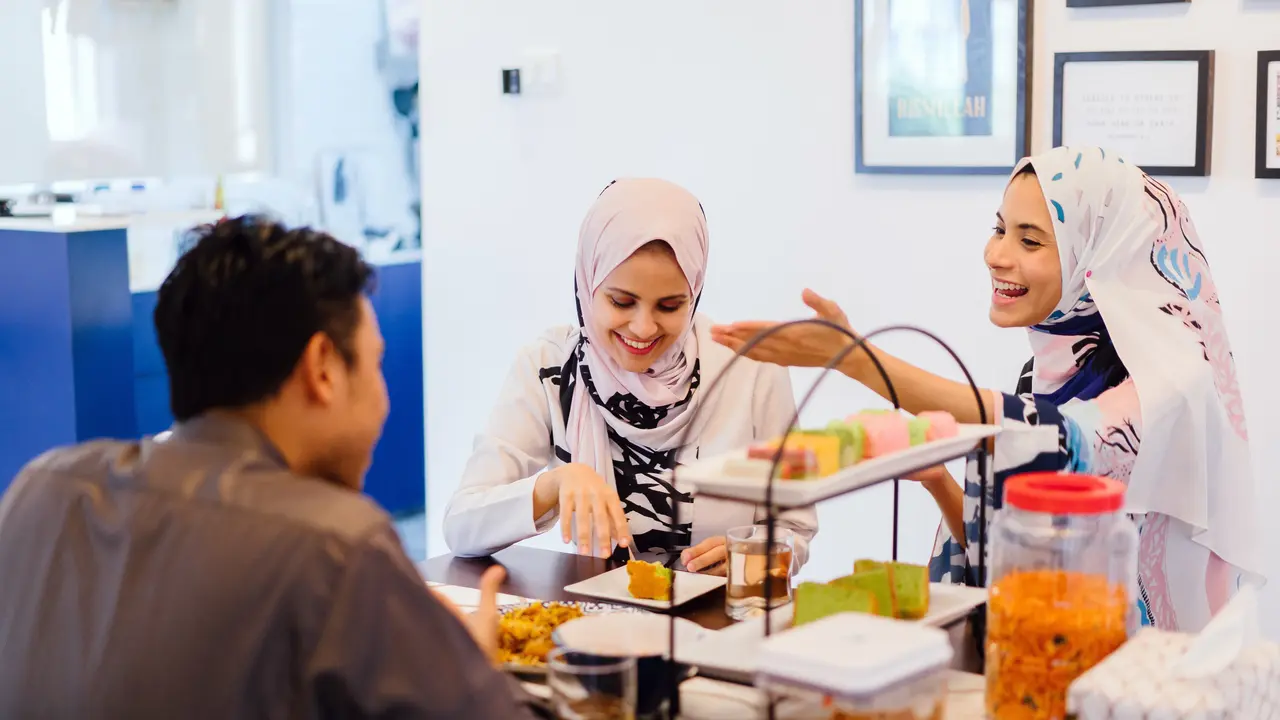 Memberikan Kebahagiaan Bagi Seluruh Umat Muslim