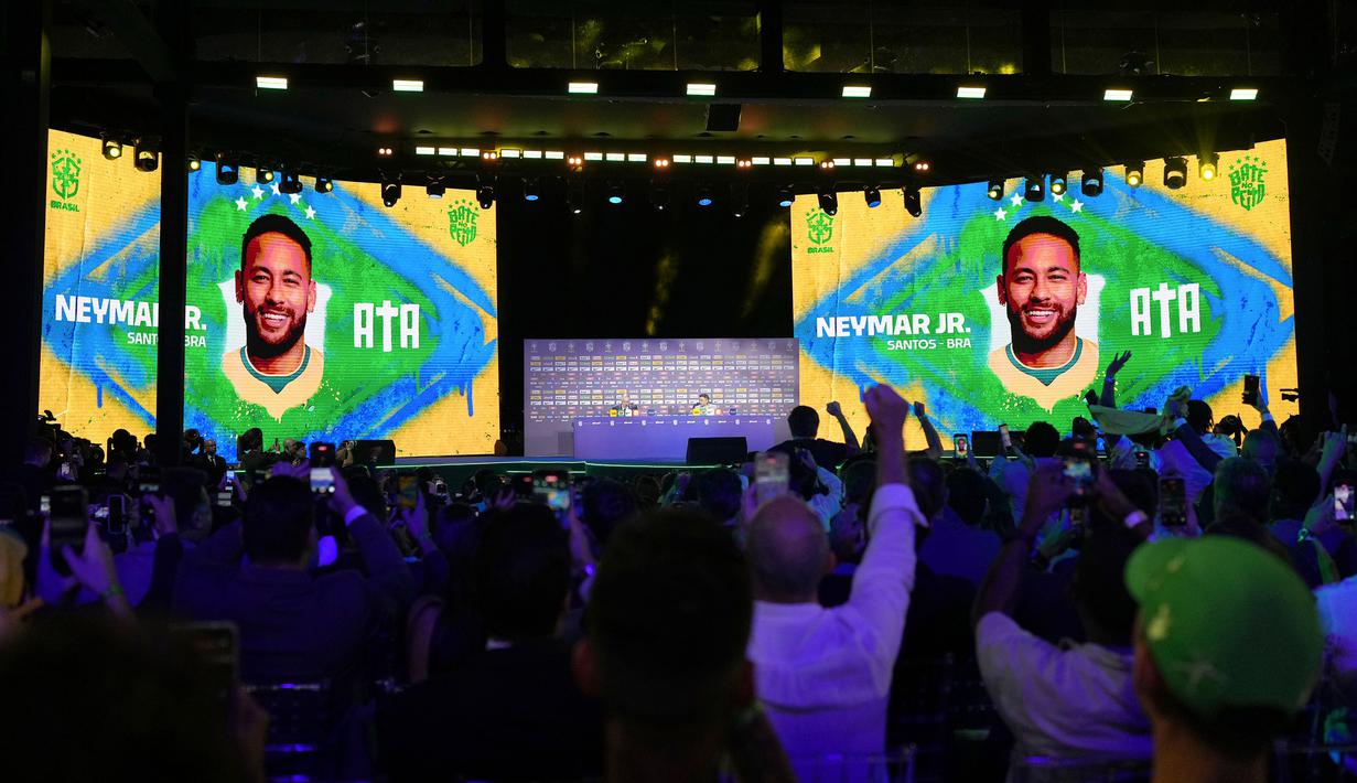Pelatih kepala tim Samba, Carlo Ancelotti memasukkan nama Neymar Jr ke dalam skuadnya untuk pesta sepak bola dunia tersebut. (AP Photo/Silvia Izquierdo)