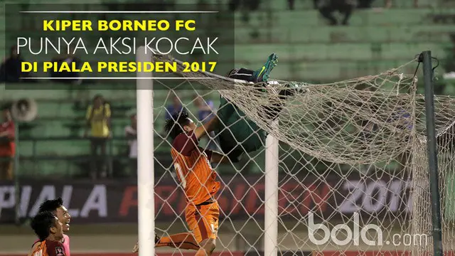 Aksi Kocak Bergelantung Kiper Borneo FC di Piala Presiden 2017