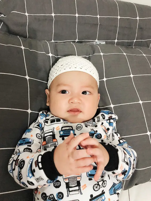 6 Potret Zayn Daulay Keponakan Syakir Daulay, Lucu dan Menggemaskan