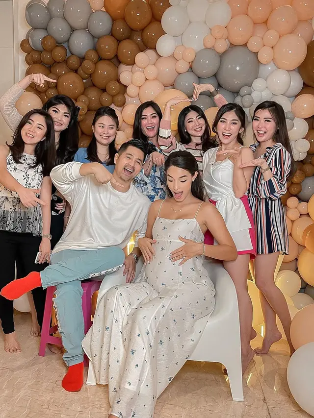 Ungkap Jenis Kelamin Anak, Ini 6 Momen Baby Shower Vanessa Lima