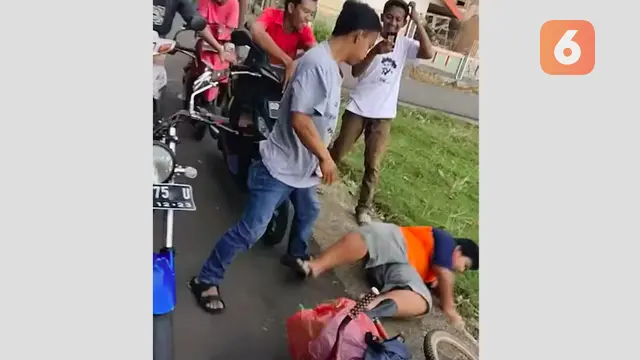 Tangkapan layar video bullying terhadap bocah penjual jalangkote (Istimewa)