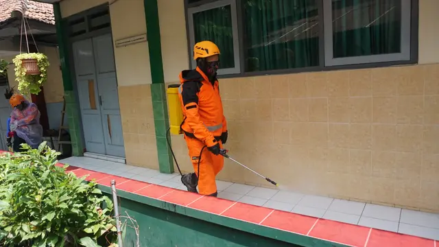 Pemeriksaan Kesehatan Siswa SMPN 16 Solo