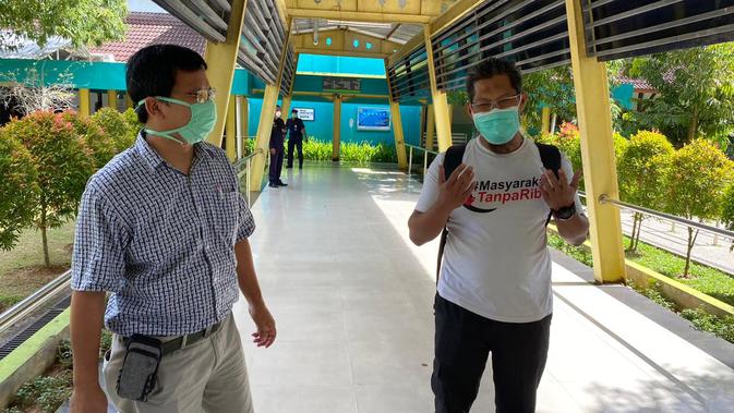 Salah satu pasien sembuh asal Kota Balikpapan saat meninggalkan rumah sakit.