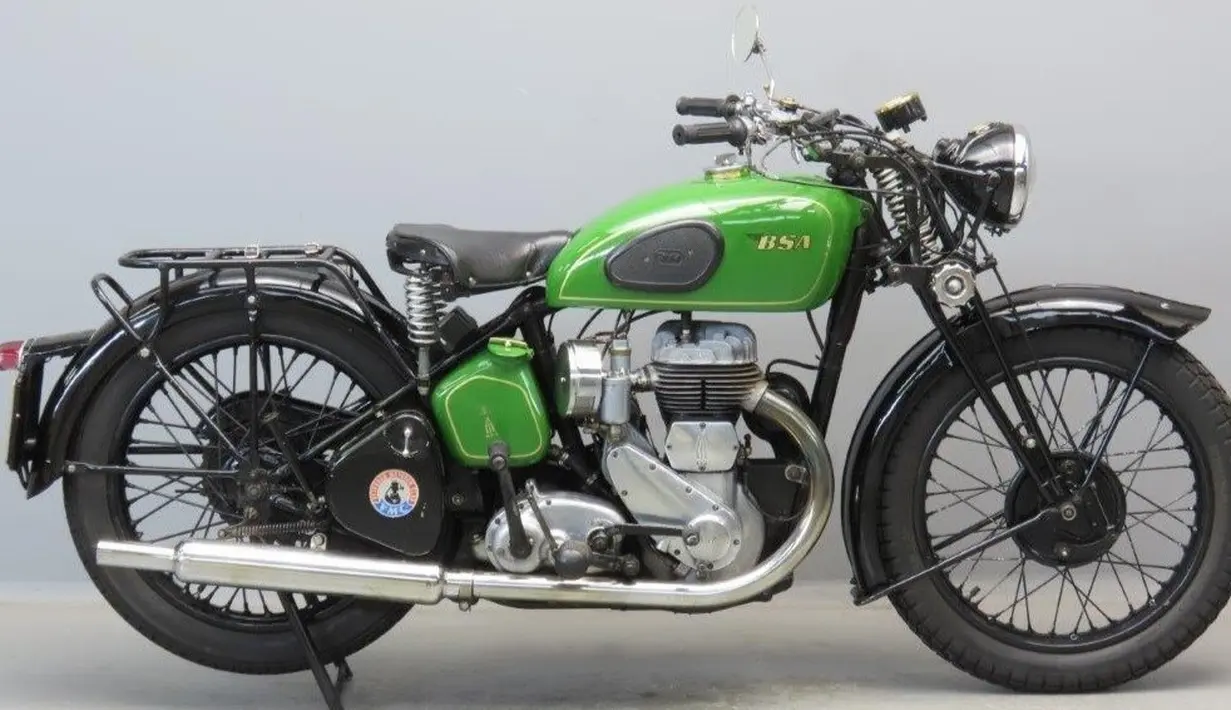 BSA M20 menjadi salah satu kuda besi yang diandalkan pasukan militer Inggris pada Perang Dunia II. M20 mengandalkan mesin 500cc satu silinder yang cukup mumpuni di medan perang. Motor ini diproduksi kurang lebih sebanyak 126 ribu unit yang sudah tersebar di seluruh dunia. (Source: commons.wikimedia.org)