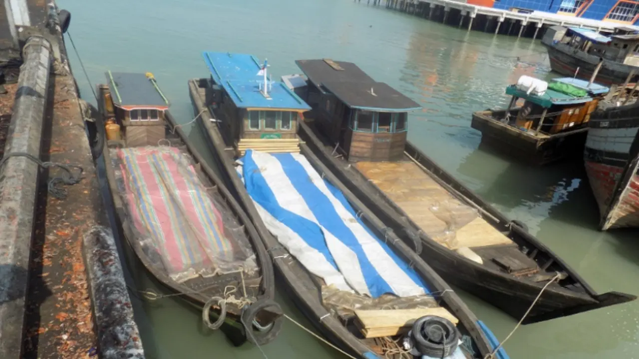 Tiga kapal ini membawa beras dan gula yang bakal diselundupkan. (Foto: Ditjen Bea Cukai)