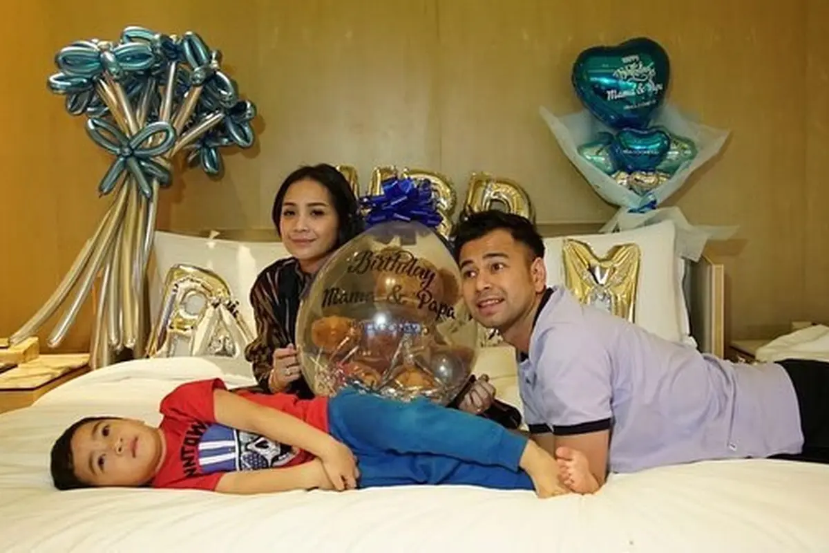[Fimela] Nagita Slavina dan Raffi Ahmad ultah