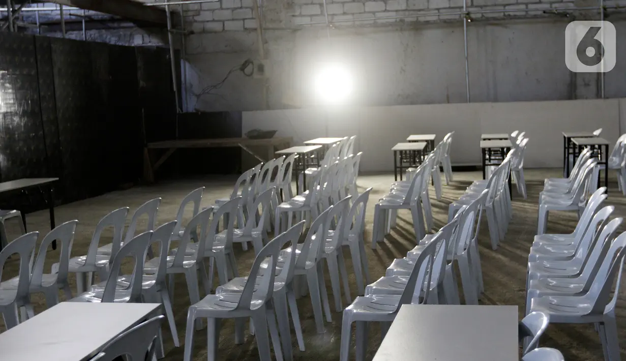 Kondisi media center dari Stadion Rizal Memorial di Manila, Filipina, Senin (25/11/2019). Meski akan digunakan untuk ajang SEA Games 2019, kondisi ruangannya sangat memprihatinkan. (Bola.com/M Iqbal Ichsan)