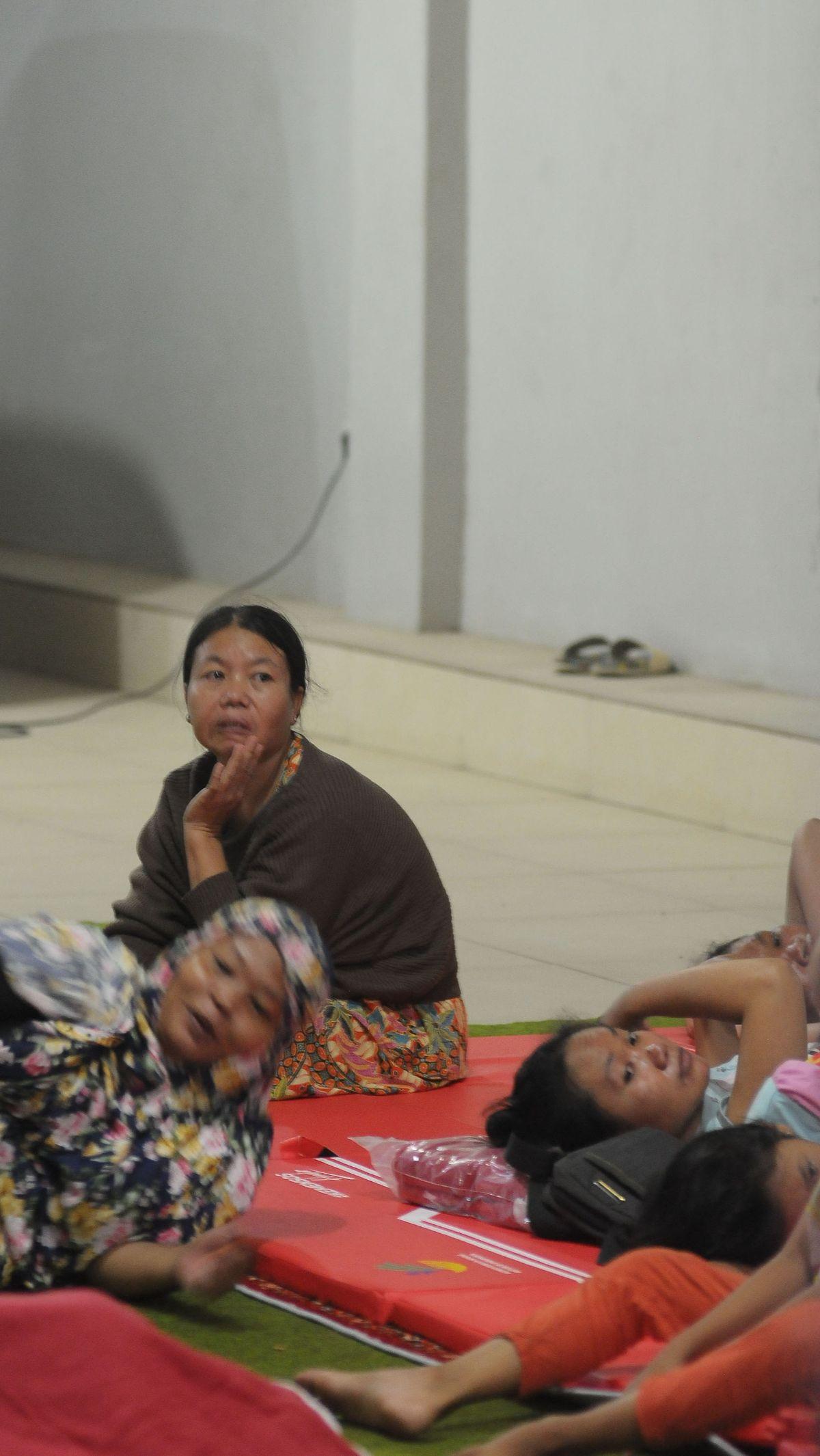 Informasi kebakaran gudang peluru TNI itu diterima oleh petugas center Gunung Putri, Kabupaten Bogor, pada pukul 18:30 WIB.&nbsp;Merdeka.com/Imam Buhori<br>