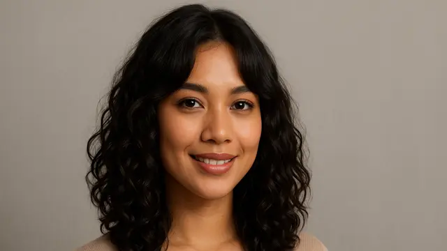 7 Model Potongan Rambut yang Cocok untuk Rambut Wanita Ikal di 2025, Bikin Tampilan Segar dan Modern