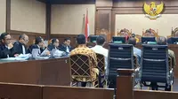 Bendahara Umum (Bendum) Partai NasDem Ahmad Sahroni ikut menjalani sidang dengan terdakwa mantan Menteri Pertanian (Mentan) Syahrul Yasin Limpo (SYL).