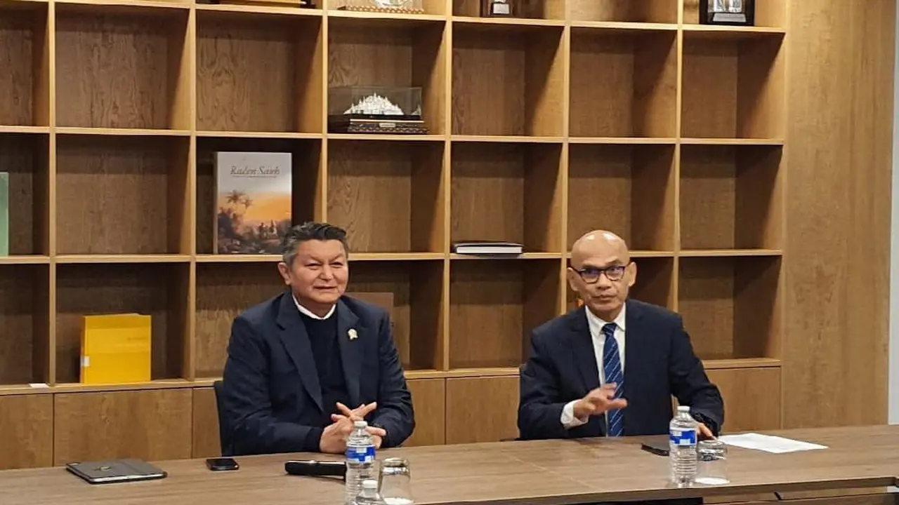 Kepala Badan Nasional Penanggulangan Terorisme Republik Indonesia (BNPT RI) Komjen Pol Mohammed Rycko Amelza Dahniel memberikan edukasi kepada para pelajar Indonesia di Inggris terkait pentingnya merawat nilai-nilai kebangsaan.