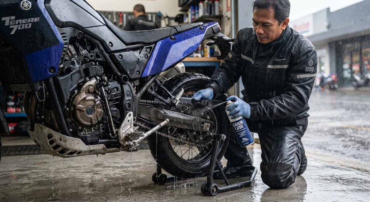 10 Perlengkapan Wajib di Motor saat Memasuki Musim Hujan, Siapkan Sebelum Berkendara