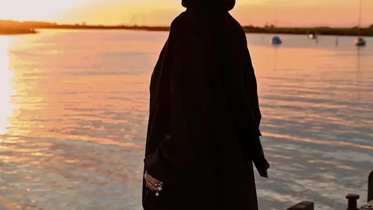 8 Model Gamis Kekinian Paula Verhoeven, Berkelas untuk Wanita dengan Tinggi di Atas 170 cm