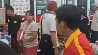 Mengaku Kenal 'Orang Penting', Pria Bertopi Bikin Onar di Alfamart Semarang