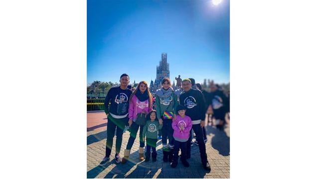 Ashanty sekeluarga juga berkesempatan mengunjungi tempat wisata populer Disneyland.