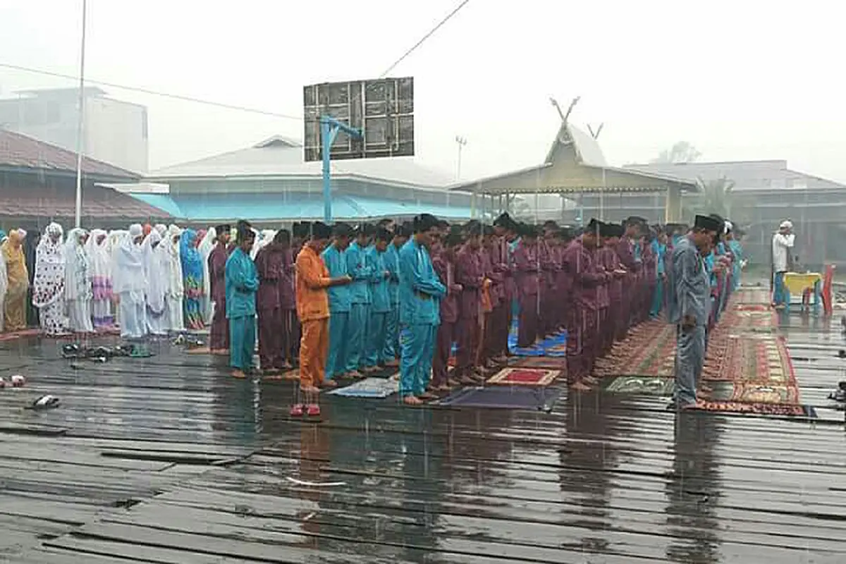 Haru, Warga Riau Salat Minta Hujan, Langsung Dikasih Sama Tuhan