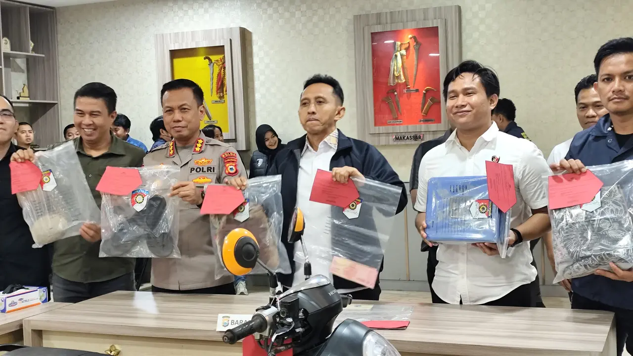 Polisi ringkus pelaku perampokan dan pembunuhan penjaga agen BRILink di Luwu. (Liputan6.com/Fauzan)