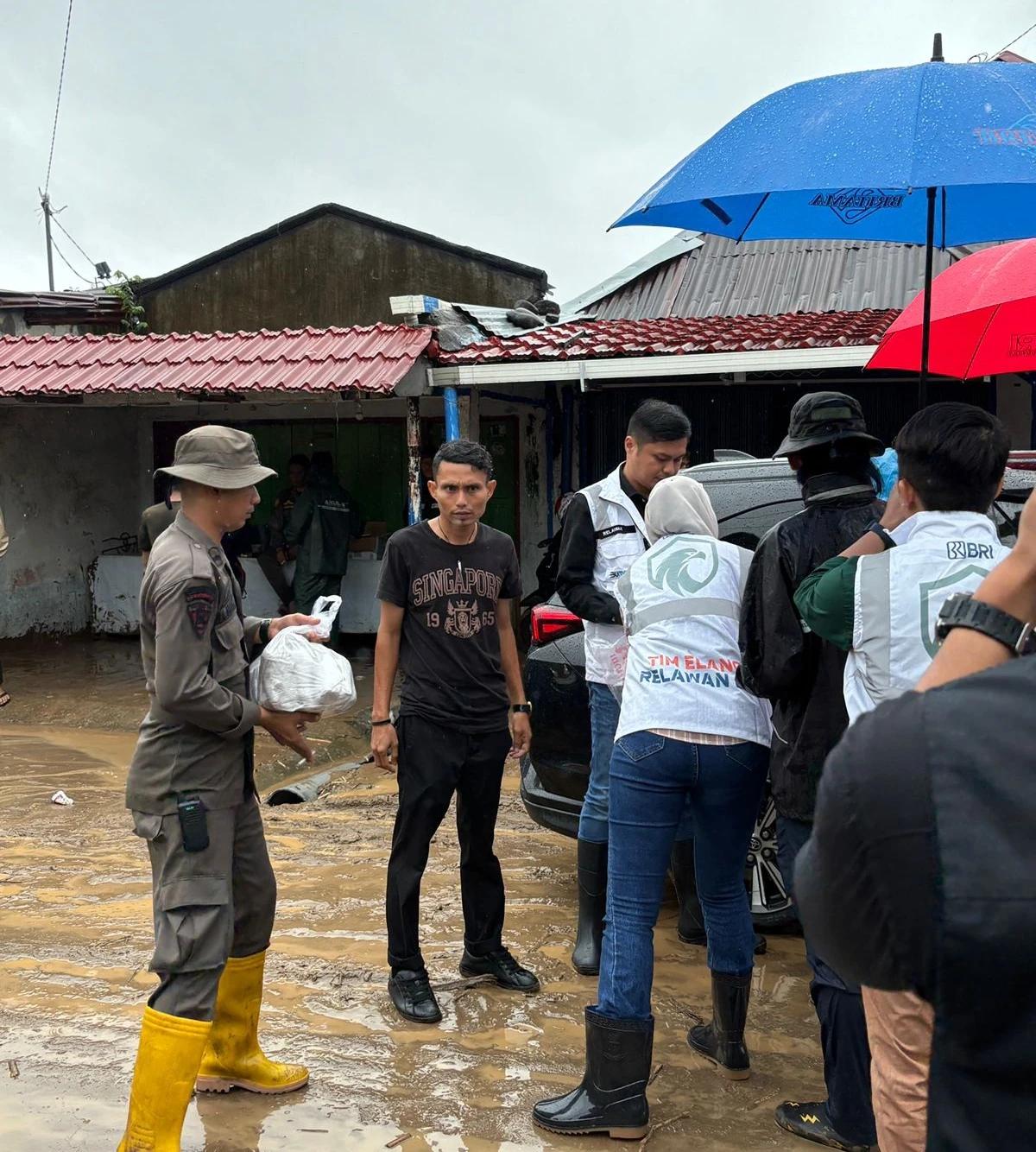BRI Peduli Bergerak Cepat Salurkan Bantuan Bagi Warga Terdampak di wilayah Padang