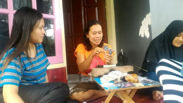 Puluhan ribu pekerja terserap dalam industri bulu mata palsu dan rambut palsu di Purbalingga, termasuk denga siste plasma. (Foto: Liputan6.com/Dinkominfo PBG/Muhamad Ridlo)