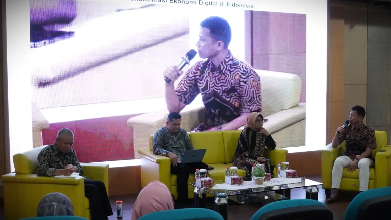 Seminar bertajuk 'Menelusuri Langkah Akselerasi Transformasi Ekonomi Digital di Indonesia', hasil kerja sama LAB 45 dan Universitas Padjajaran (UNPAD).