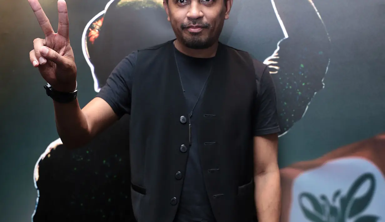 Konser #TNDMT Glenn Fredly untuk Slank akan menjual tiket dua kelas. Harga tiket mulai dari Rp 600 ribu hingga yang mahal VIP seharga Rp 2,5 juta. (Deki Prayoga/Bintang.com)
