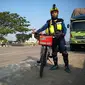 Shandy dan sepeda yang digunakan untuk mudik. (Foto diambil dari akun Facebook "KaTa ShaNdy"/KRJogja.com)