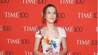 Simak penampilan Millie Bobby Brown dengan gaun floral di sini! (instagram/dolcegabbana)