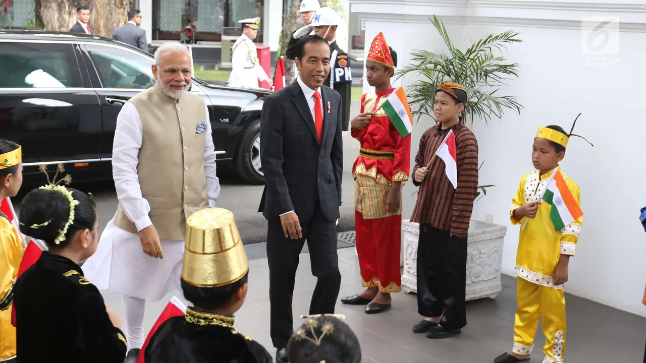 Jokowi Sambut Kedatangan PM India