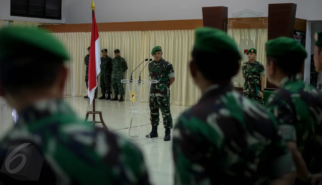 Kasad Jenderal TNI Gatot Nurmantyo memimpin upacara penyambutan kontingen Petembak TNI AD, Jakarta, Jumat (29/5/2015). Kontingen petembak TNI AD meraih 30 medali emas di Australia Army Skill at Arms Meeting (AASAM) 2015. (Liputan6.com/Faizal Fanani)