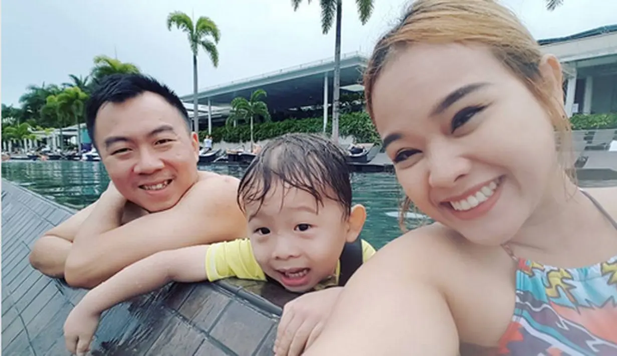 Penyanyi jebolan ajang pencarian bakat itu tidak merasakan ada keanehan saat awal kehamilannya. Bahkan beraktivitasnya seperti biasa. Keganjilan mulai terasa saat usia kandungannya memasuki 35 minggu.  (Instagram/windaviska)