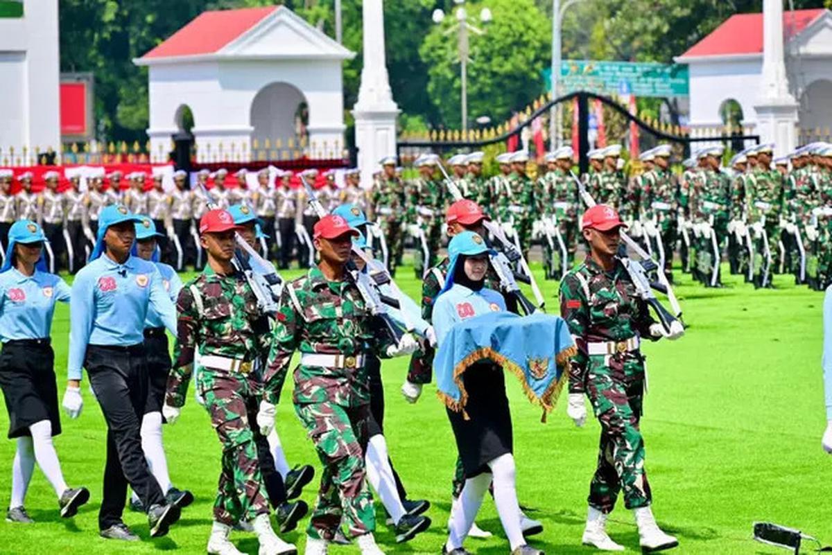 Tersenyum dan Lambaikan Tangan, Potret Jokowi, Ma'ruf dan JK Hadiri Peringatan HUT ke-80 RI di Istana