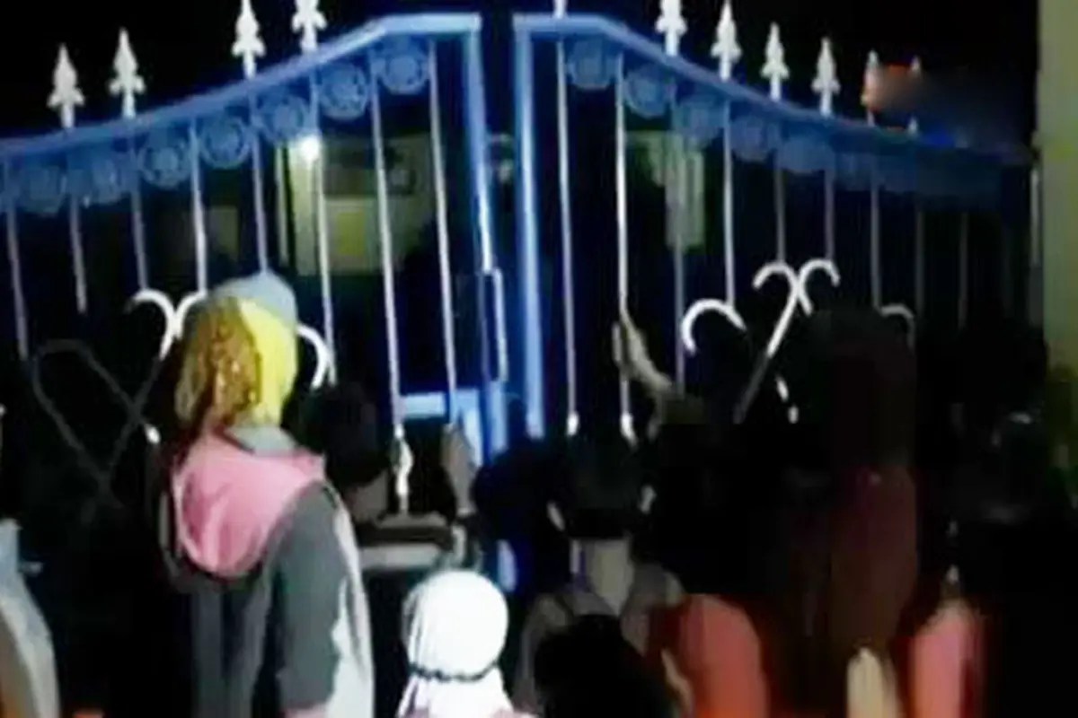 Siswa SD Datangi Sekolah Sejak Subuh