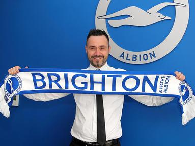 Sebagai negara dengan kultur sepak bola yang kental, Italia tidak hanya menyumbang para pemainnya untuk berlaga di liga-liga top Eropa, namun mereka juga banyak mengekspor para pelatih top berkualitas untuk menyemarakkan liga-liga di Benua Biru, termasuk Liga Inggris. Berikut deretan 5 pelatih terakhir asal Italia yang berkiprah di Liga Inggris. (brightonandhovealbion.com)