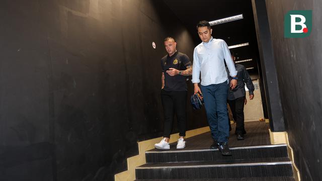 Foto: Direkrut dengan Harga Fantastis, Radja Nainggolan Resmi Dikenalkan Bhayangkara FC untuk Putaran Kedua BRI Liga 1 2023/2024
