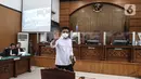 Terdakwa Ferdy Sambo memberi salam sebelum dimulainya sidang lanjutan kasus pembunuhan berencana terhadap Brigadir Nopriansyah Yosua Hutabarat di Pengadilan Negeri Jakarta Selatan, Jakarta, Selasa (17/1/2023). Agenda sidang kali ini pembacaan tuntutan oleh Jaksa Penuntut Umum. (Liputan6.com/Johan Tallo)