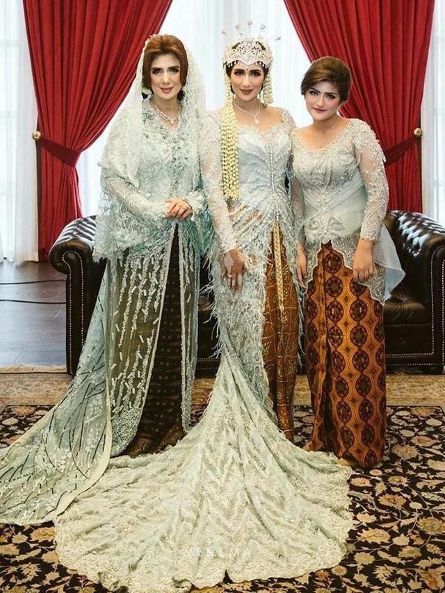 Enggak Kalah Cetar, Ini 6 Gaya Glamor Hana Shabab Ibu Tania Nadira