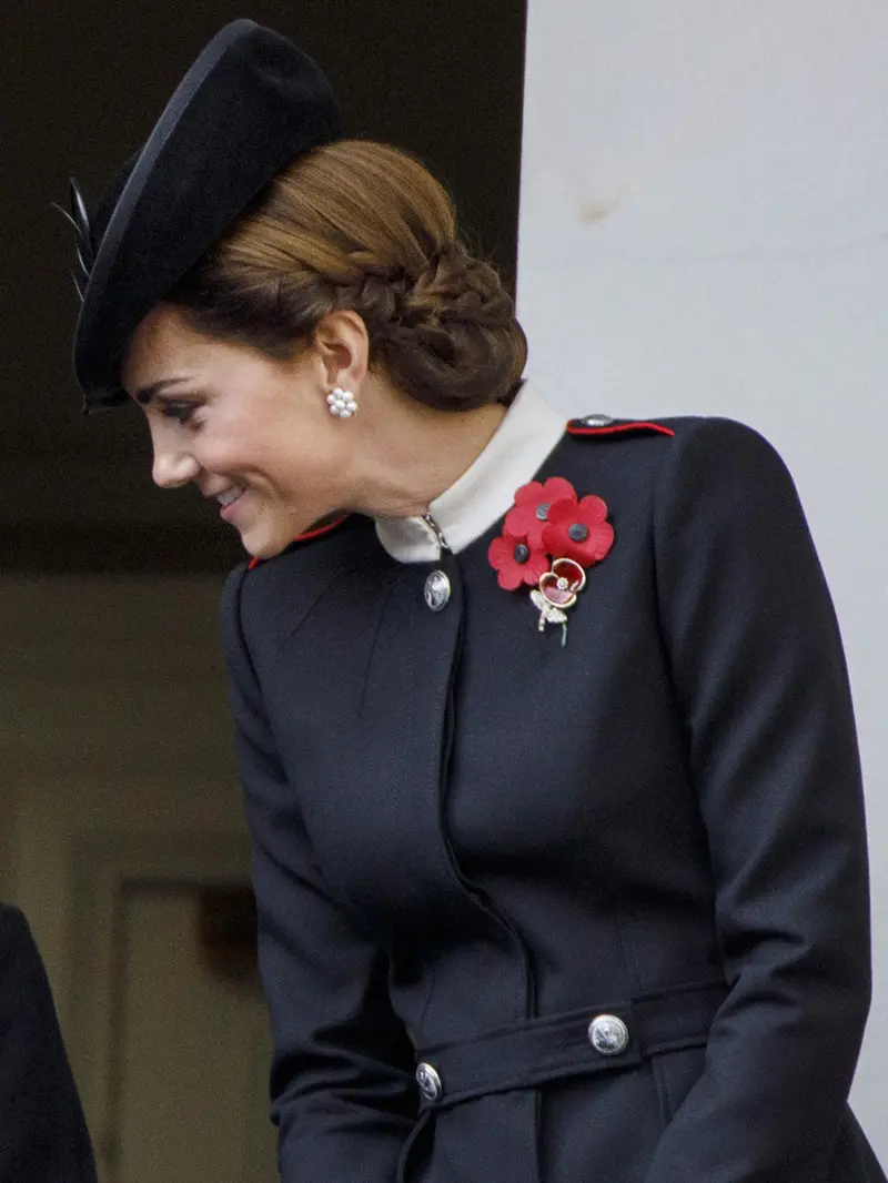 Tata Rambut Kate Middleton di Remembrance Day Service Jadi Sorotan