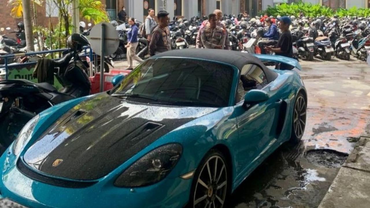 Polresta Denpasar Tilang WNA Rusia Ugal-ugalan di Nusa Dua Setelah Aksi Drift Viral