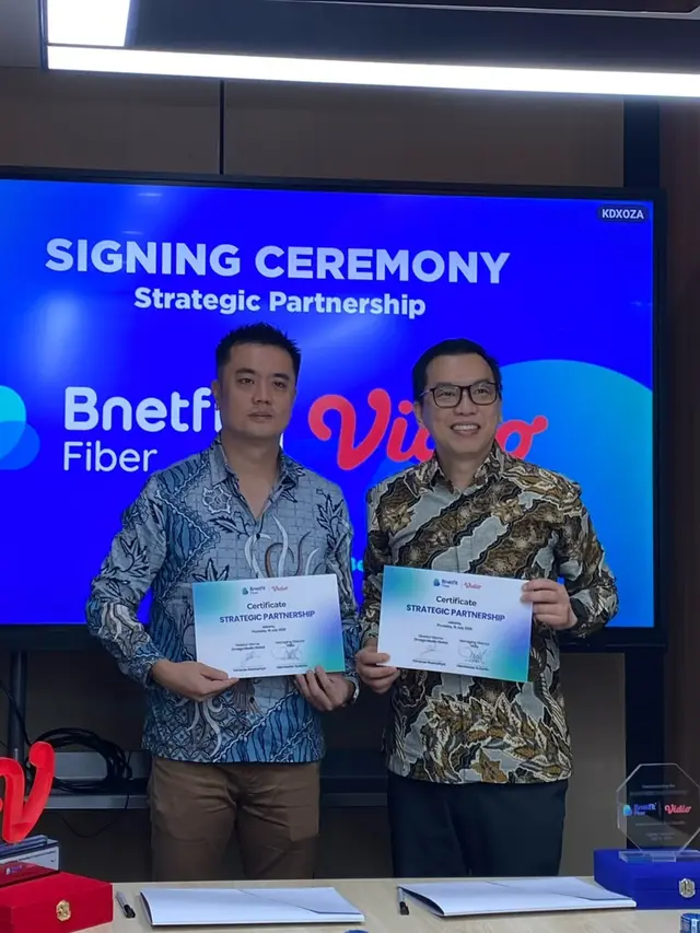 Vidio bersama Bnetfit Fiber meresmikan kerja sama strategis melalui penandatanganan kemitraan.