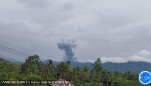 Gunung Dukono kembali erupsi pada Selasa sore (19/5/2026), pukul 17.21 WIT. Kolom bau capai 1.800 meter. (Liputan6.com/ Dok PVMBG)