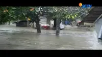 Warga Maluku Tengah Tetap Bertahan Meski Dikepung Banjir