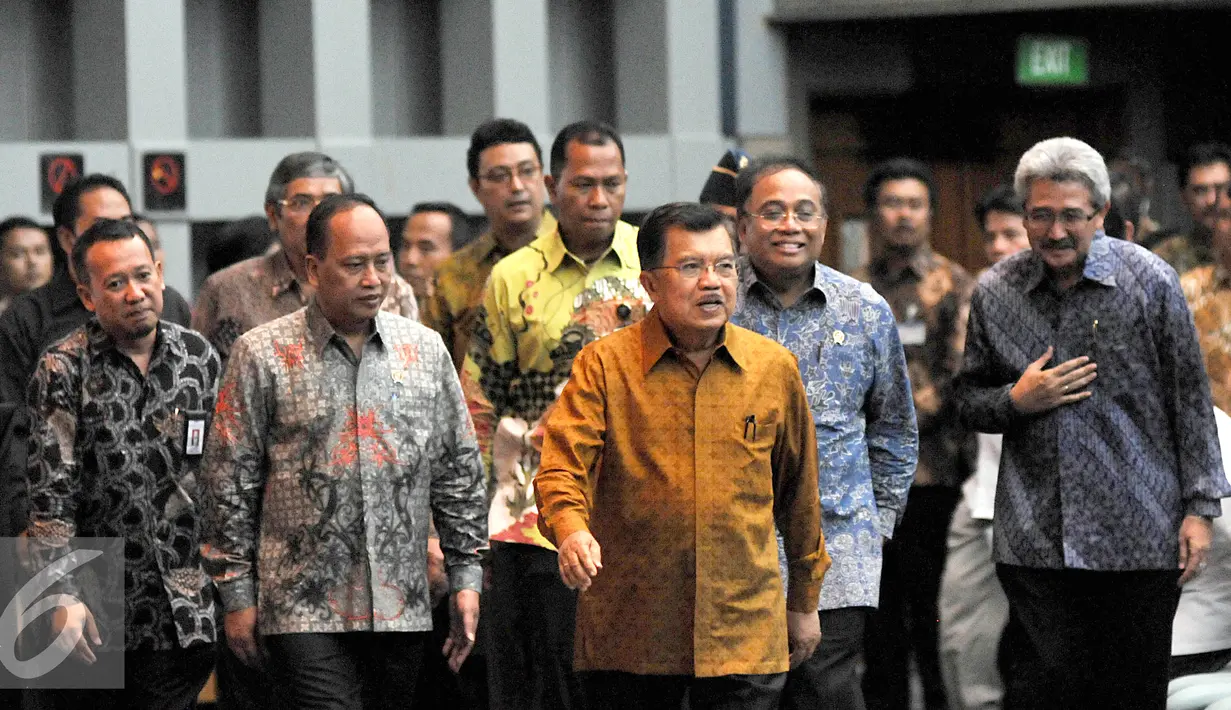 Wakil Presiden Jusuf Kalla saat tiba di acara Penandatanganan Perencanaan dan Percepatan Pembangunan Infrastruktur Energi dan Pertambangan di Auditorium BPPT di Jakarta, Senin (10/8/2015). (Liputan6.com/Johan Tallo)