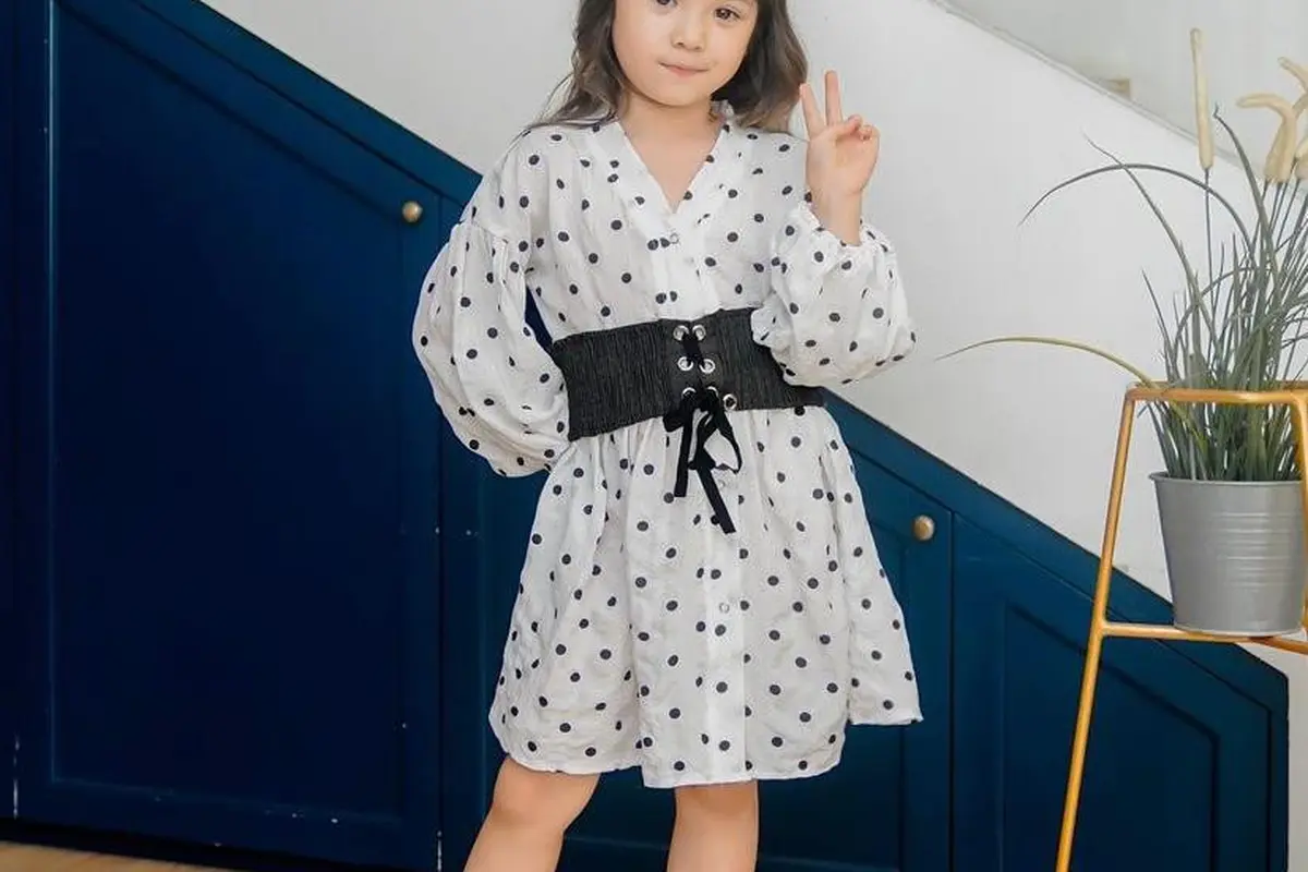 14 Inspirasi Model Busana Anak Perempuan Artis Indonesia, Imut dan Stylish