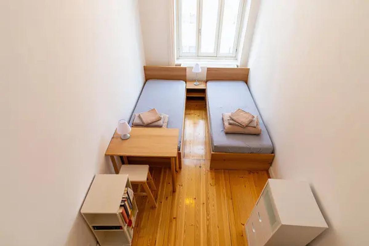 5 Model Kamar Tidur Minimalis Ukuran Kecil untuk 2 Kasur, Cocok untuk Anak Kembar