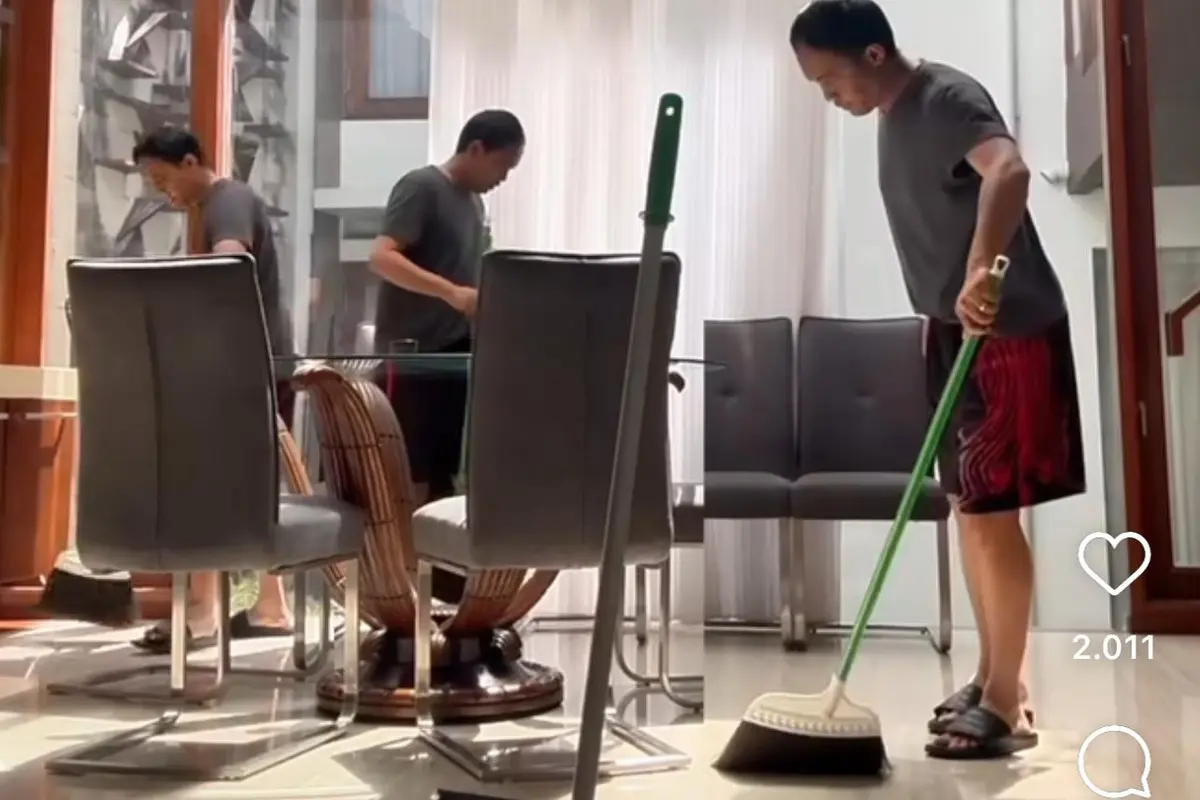 Menteri Kehutanan (Menhut) Raja Juli Antoni mengunggah aktivitasnya di kala libur lebaran dengan bersih-bersih rumah.