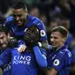 Para pemain Leicester City merayakan gol Jamie Vardy saat melawan Liverpool pada lanjutan Premier League di King Power Stadium, Leicester (27/2/2017). Leicester City menang 3-1.  (Nick Potts/PA via AP)